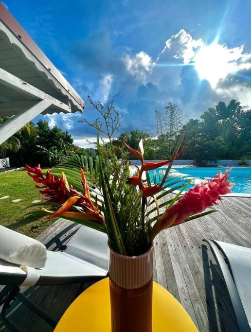Spacieuse Villa Corossol Avec Piscine Et Jeux Exterieurs Le Gosier  Exterior photo